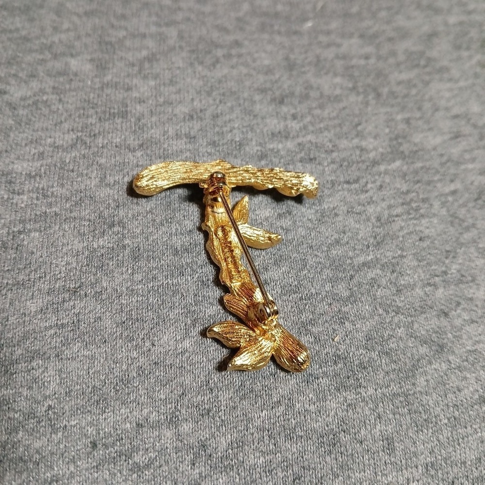 Vtg 1964 Sarah Coventry initial "T" brooch from the Sarah's ABC's collection - Picture 5 of 6